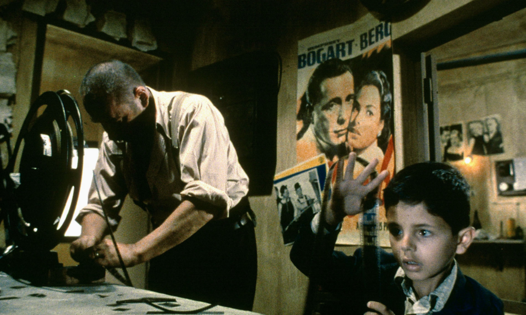 این تصویر دارای صفت خالی alt است؛ نام پروندهٔ آن Cinema-Paradiso-01.png است